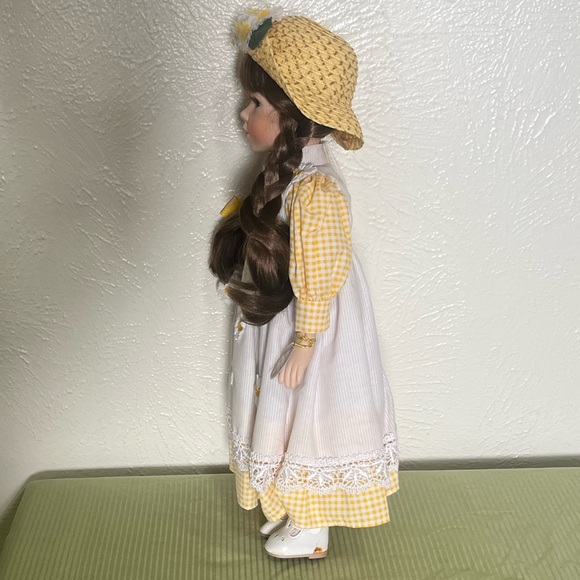 Vintage limited edition Crowne fine porcelain doll with cute sunflower accents - Picture 2 of 13